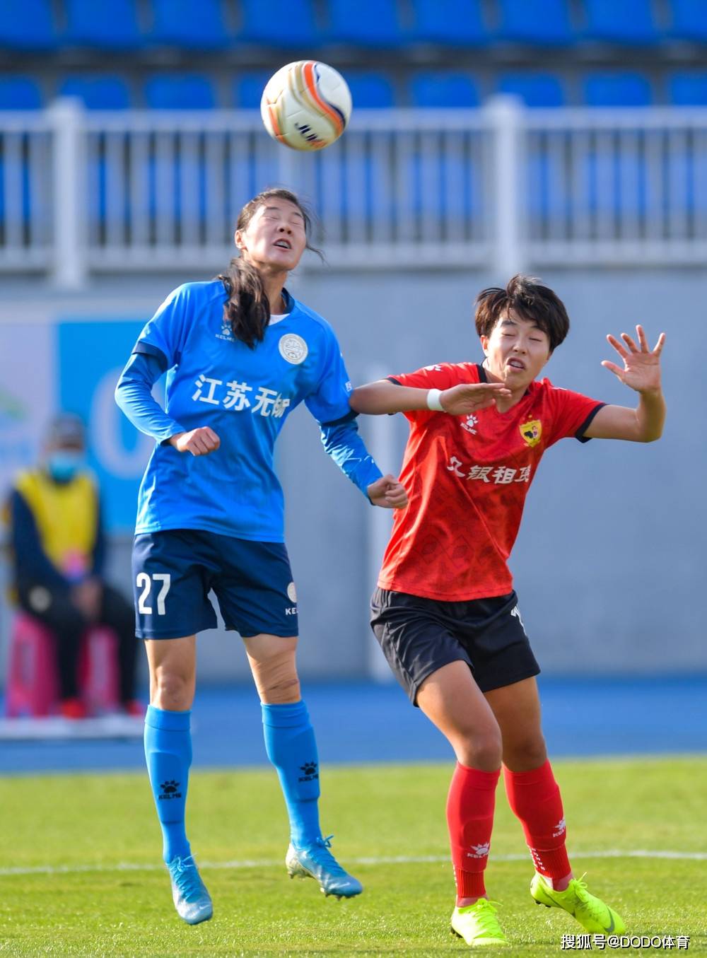 开云官网-关于女足国家队新任主教练现身训练场：国家队新主教练亮相训练场的信息