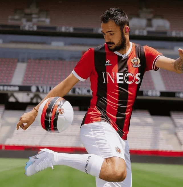 包含圣埃蒂安俱乐部球员状态火热的词条