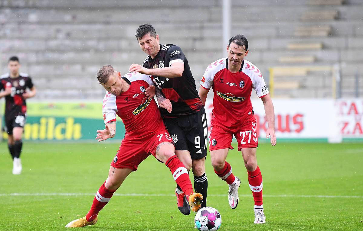 沙尔克主场取胜弗赖堡，稳定战绩