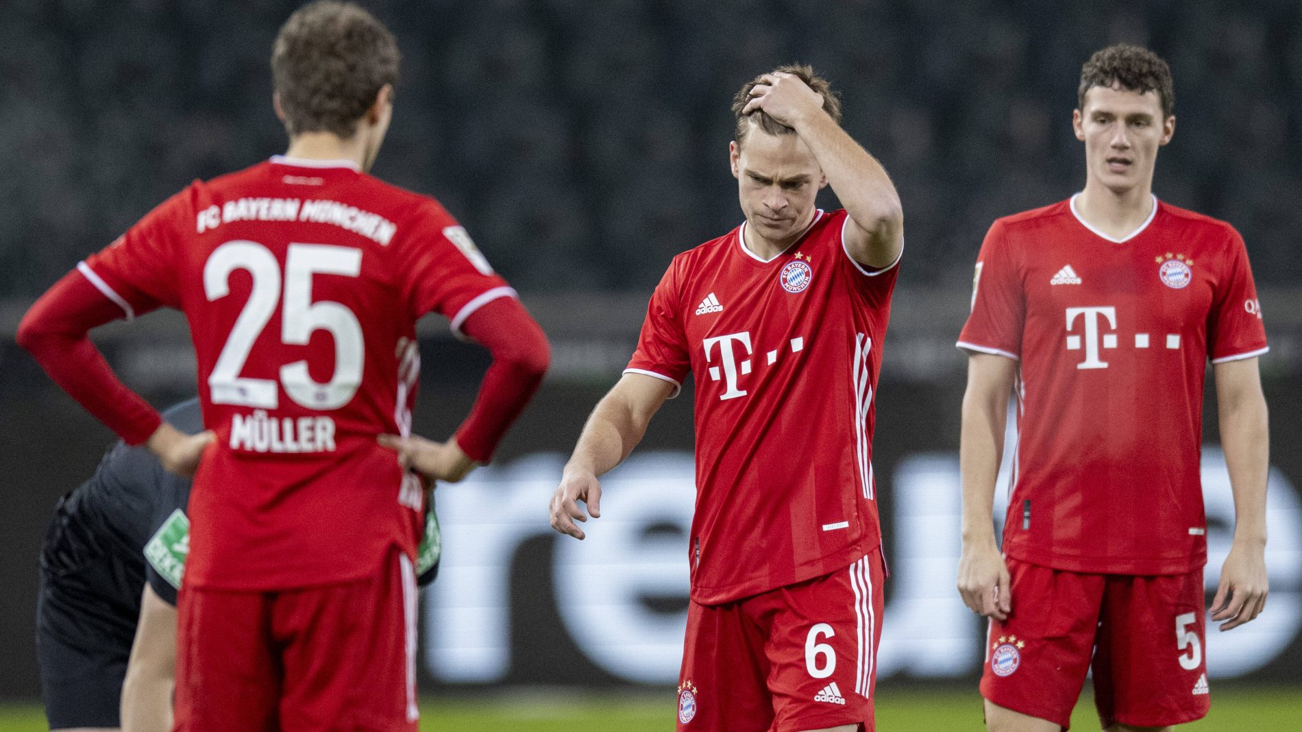 拜仁慕尼黑队员团结一心，成功晋级的简单介绍