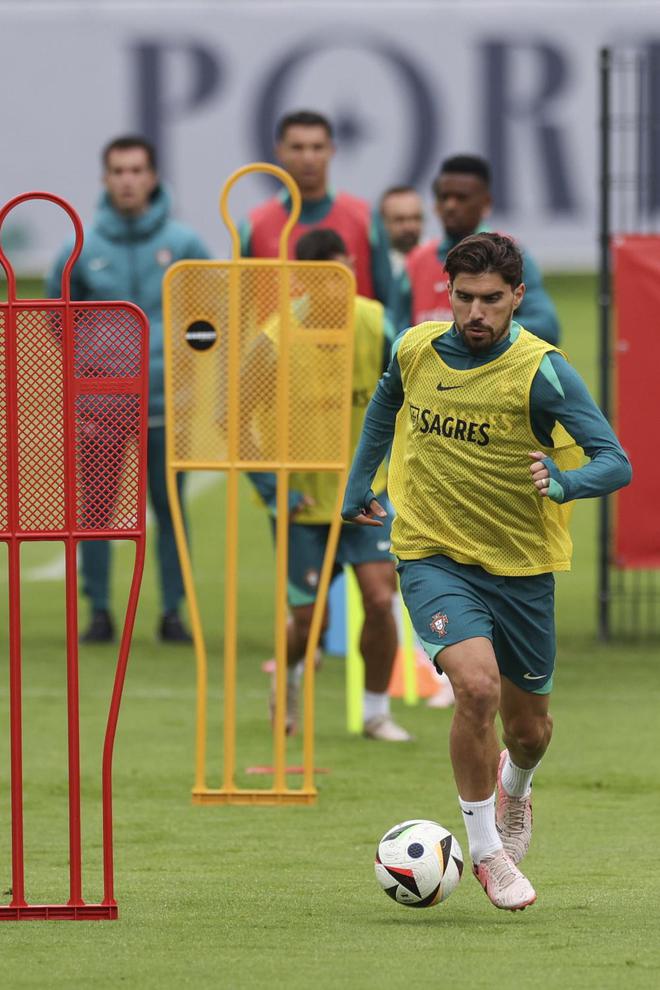 开云下载-包含足球欧锦赛资格赛胜利关键在稳定表现的词条