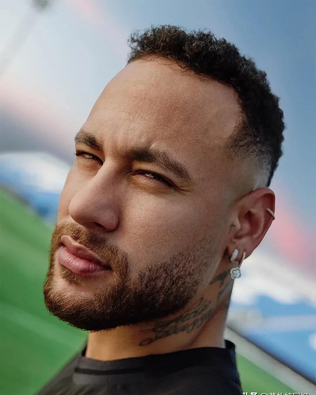 包含巴西球星内马尔合同到期，转会传闻满天飞的词条