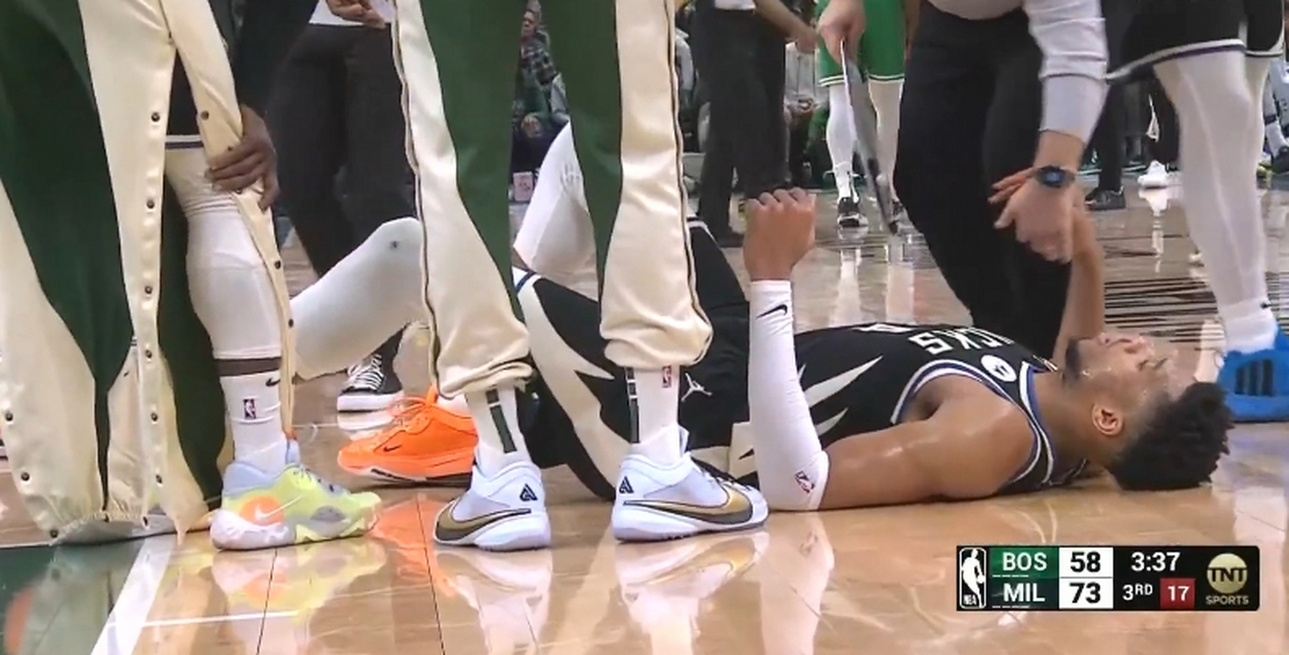 开云体育app-雄鹿球星被曝痛苦训练做到全新高度的简单介绍