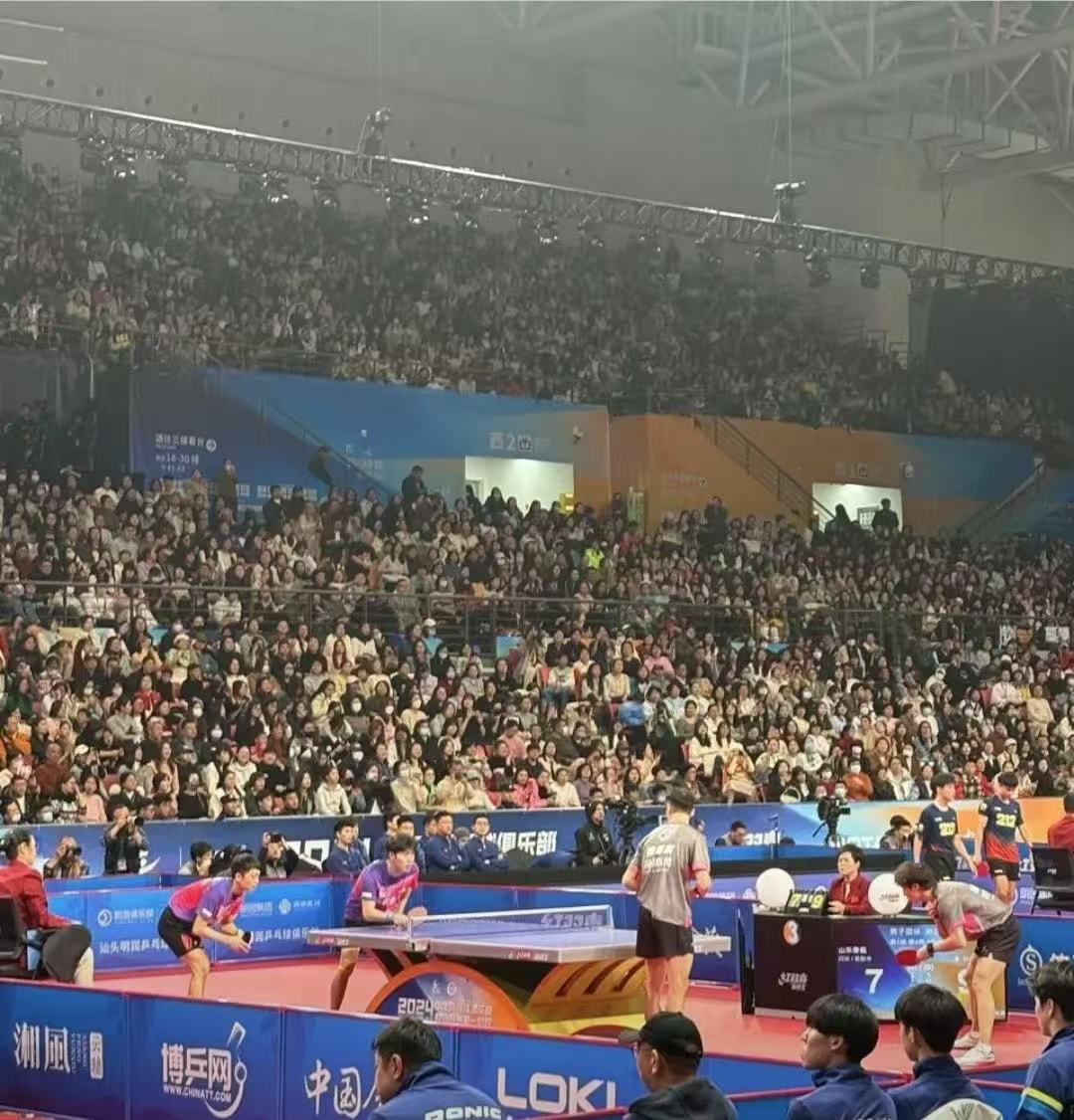 开云下载-辉煌赛事接连上演，球迷狂热欢呼的简单介绍