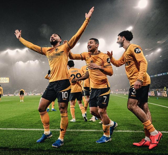 斯旺西新帅屡次战术调整，球队迎契机的简单介绍