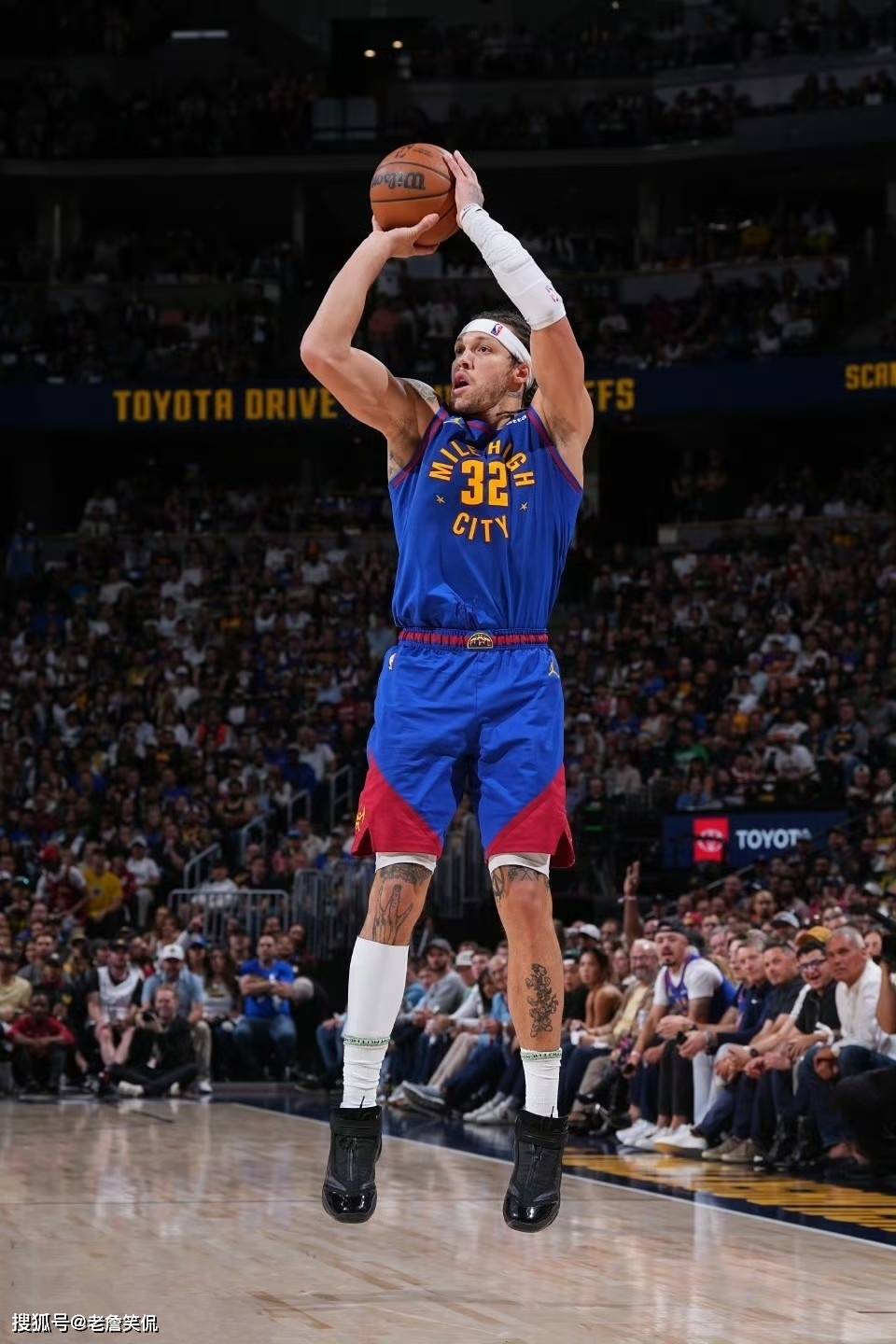 包含伯恩利多点球险胜，继续保持领先的词条