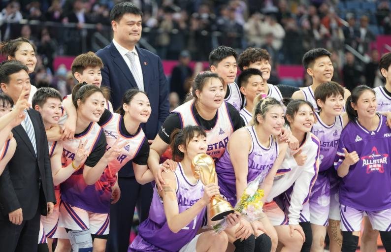 开云下载-全明星阵容掀翻对手，带回耀眼胜利