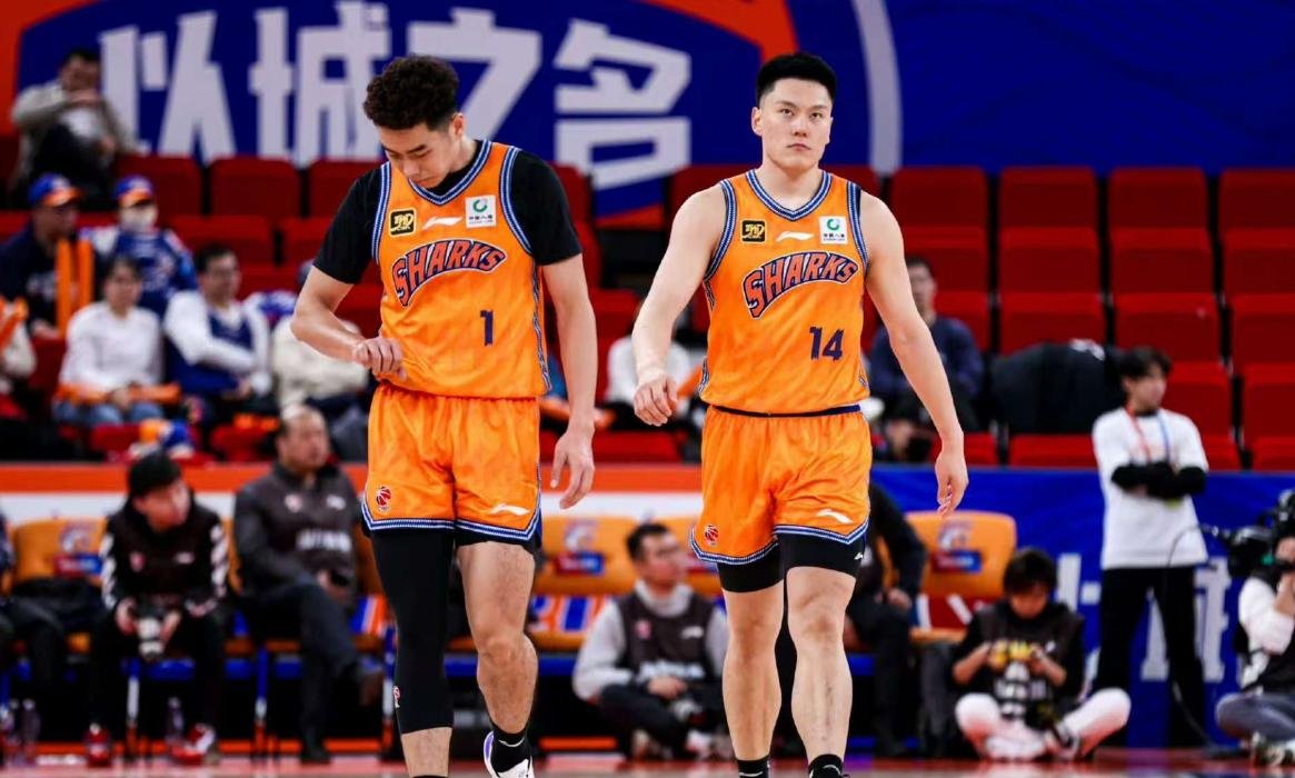 开云体育登录-壮观场面，球员拼尽全力争取胜利