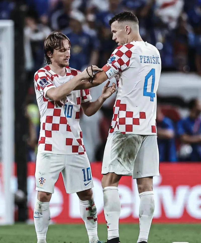 包含克罗地亚力克俄罗斯晋级，苏格兰遭淘汰的词条