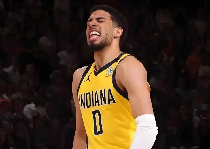 沙尔克球队状态低迷，遭遇失败滑坡