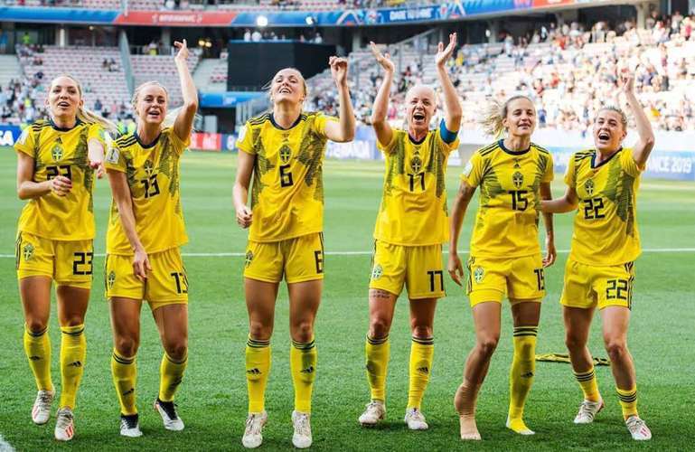 瑞典女足全力冲刺，扬眉吐气