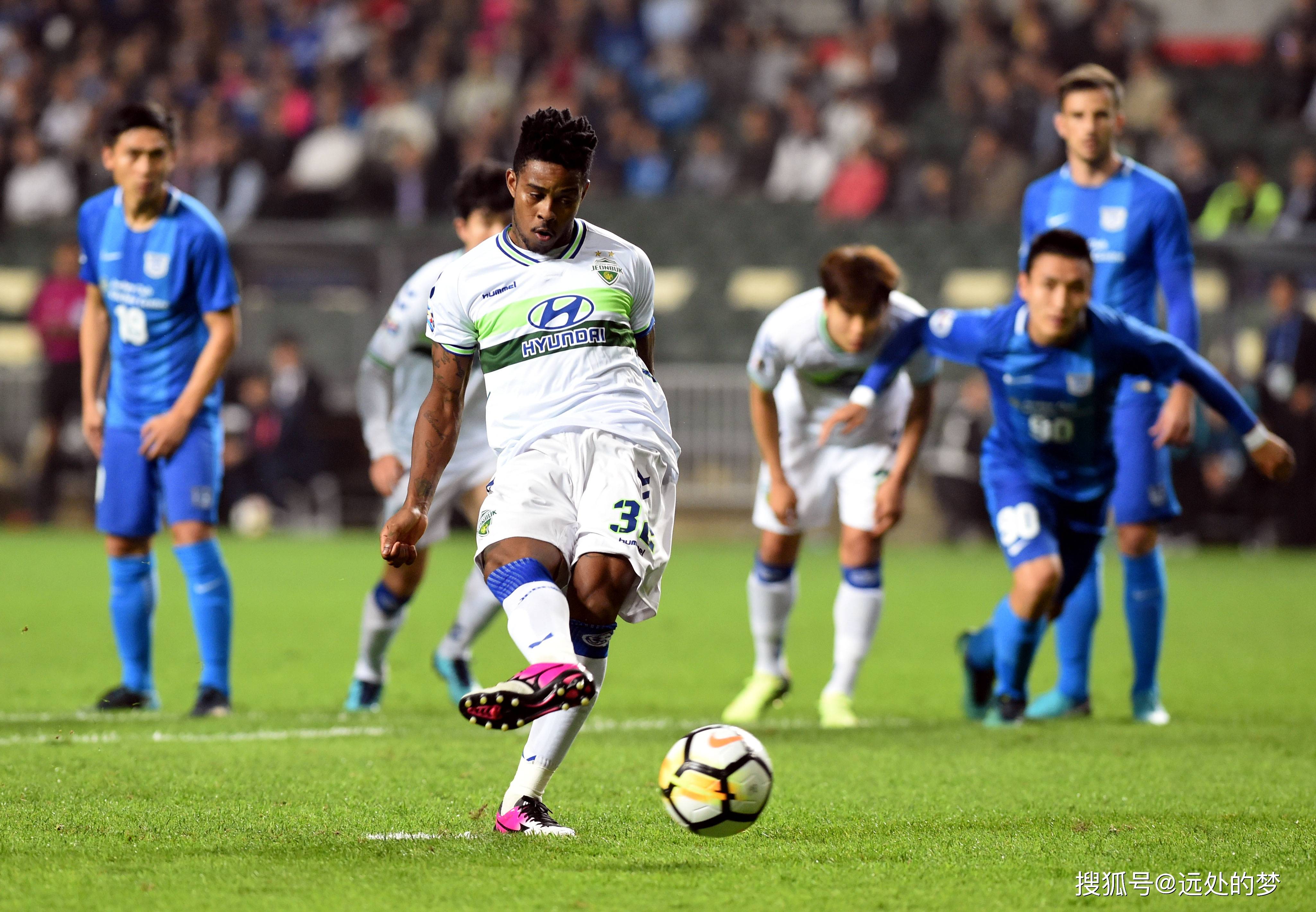 开云下载-包含足球联赛格局逐渐清晰，各队士气高涨的词条