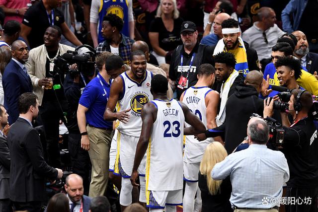 开云下载-勇士vs魔术，场上实力对比惊险刺激