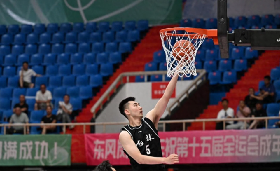 新疆男篮主场胜出，巩固排名积分榜第四的简单介绍
