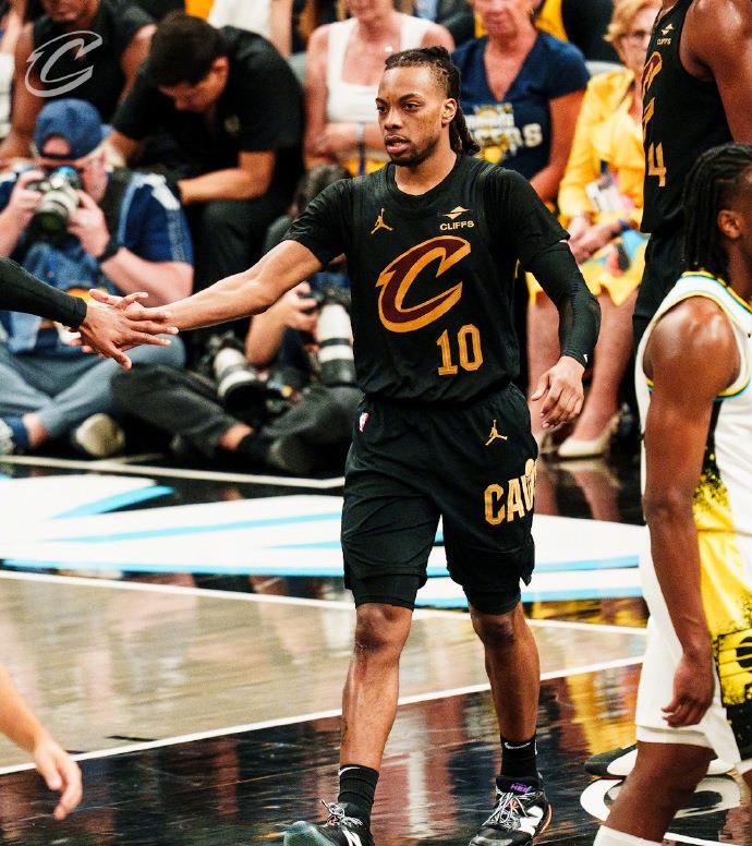 开云体育平台APP-骑士客场击败篮马，士气大增