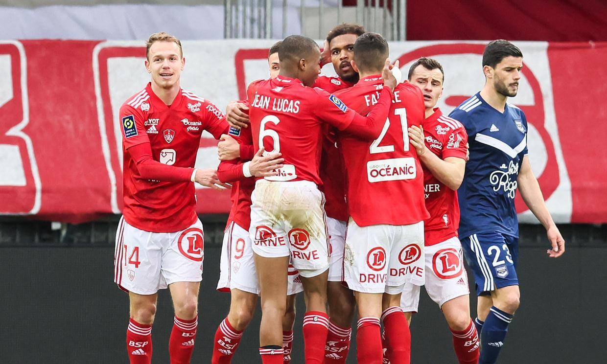 包含南欧豪门庆祝狂欢，法甲球队逆袭再次入围欧洲冠军杯前的词条