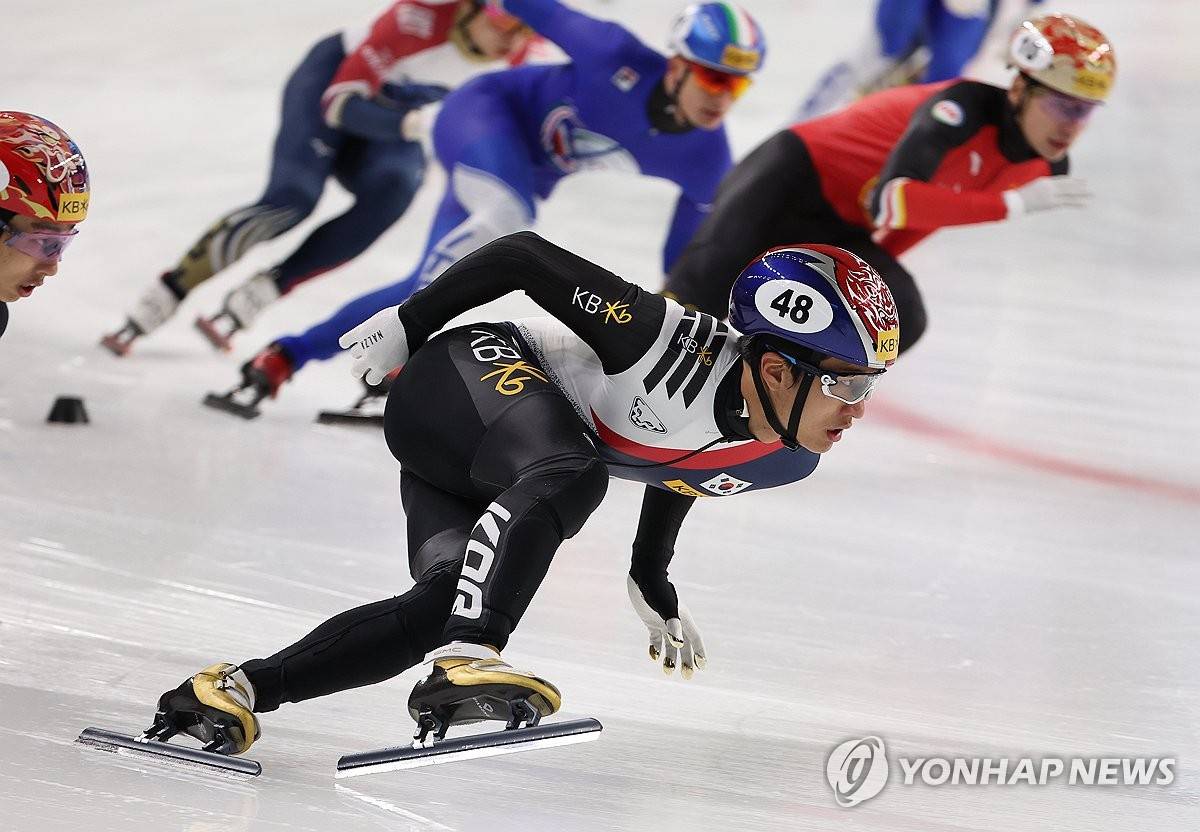 短道速滑赛场上，俄罗斯运动员称雄