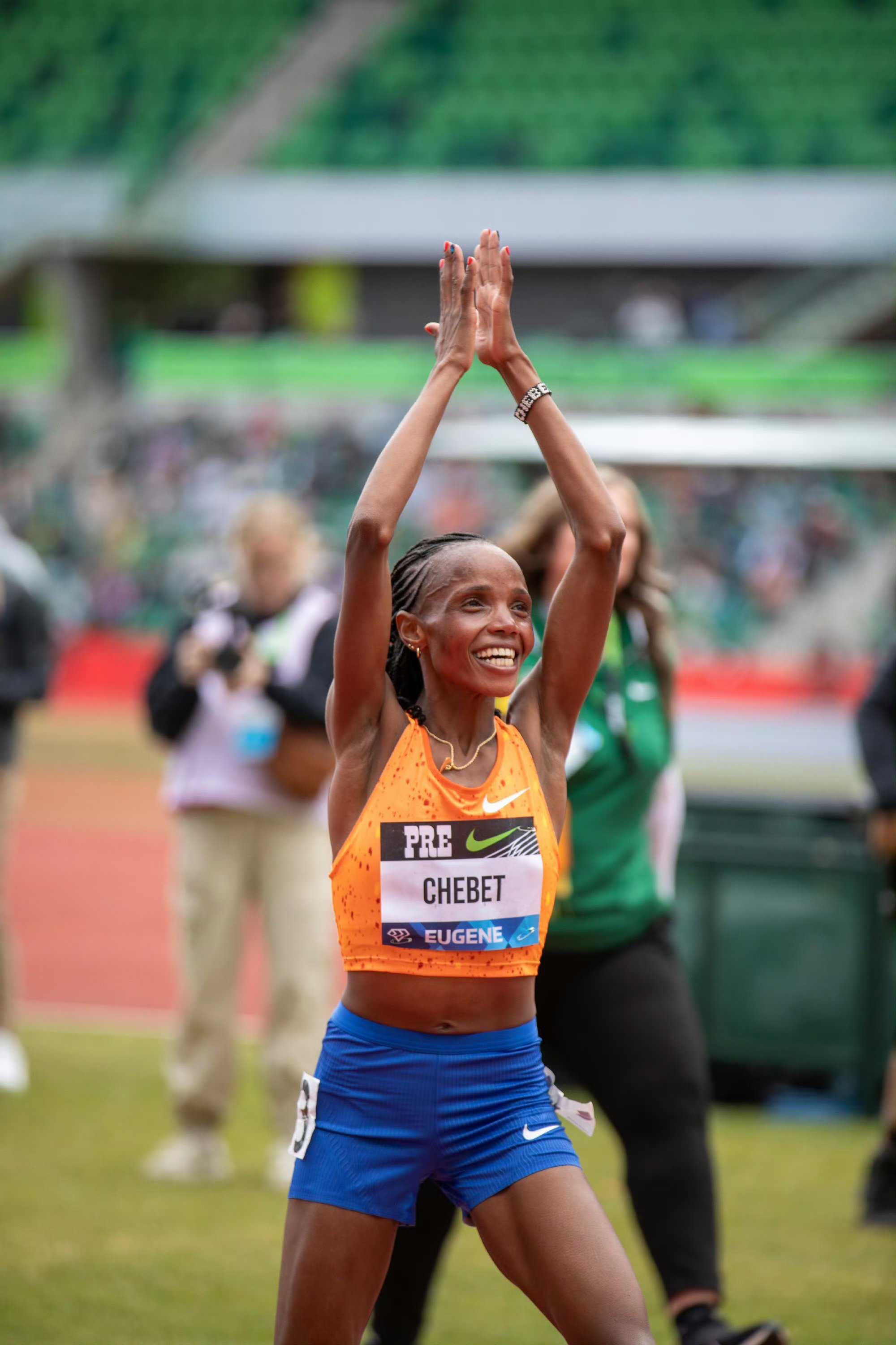 纳米比亚女子田径选手勇夺冠军的简单介绍