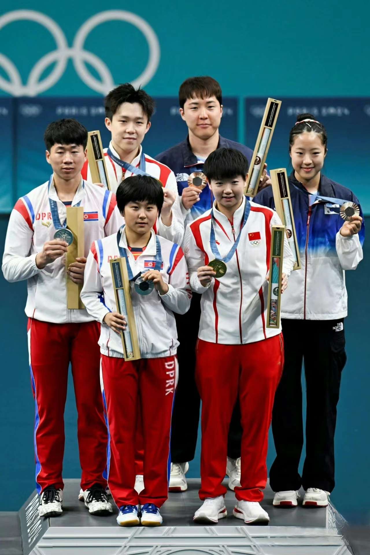 韩国跆拳道选手喜中金牌，激情四射