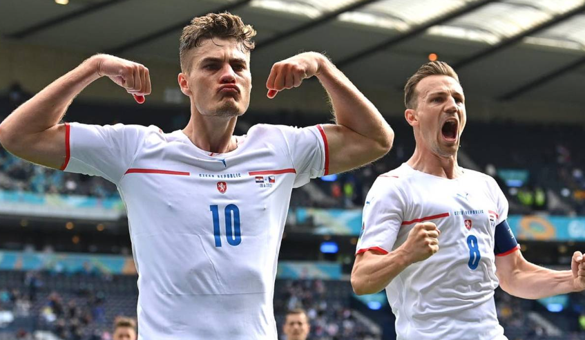 开云体育APP下载-欧预赛上演胜负之争，球员斗志昂扬