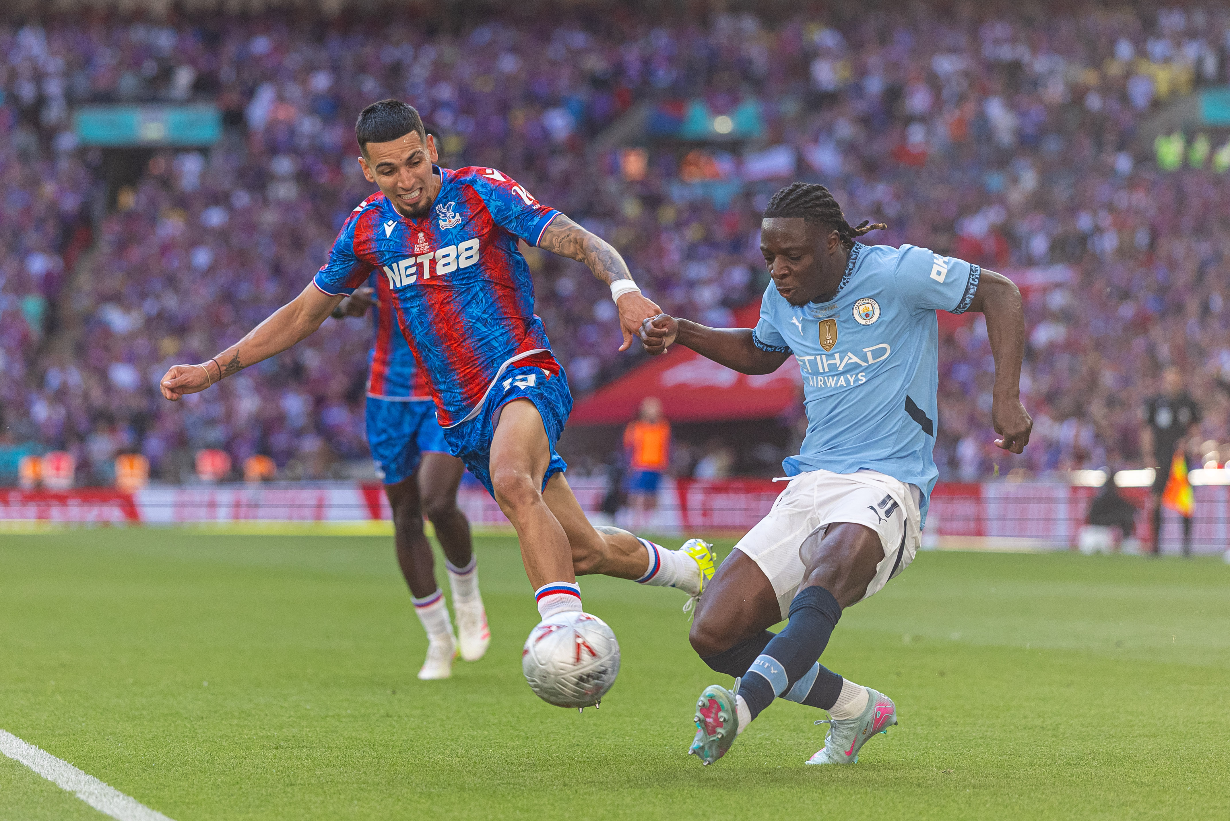 英格兰球员在国际舞台上勇夺胜利