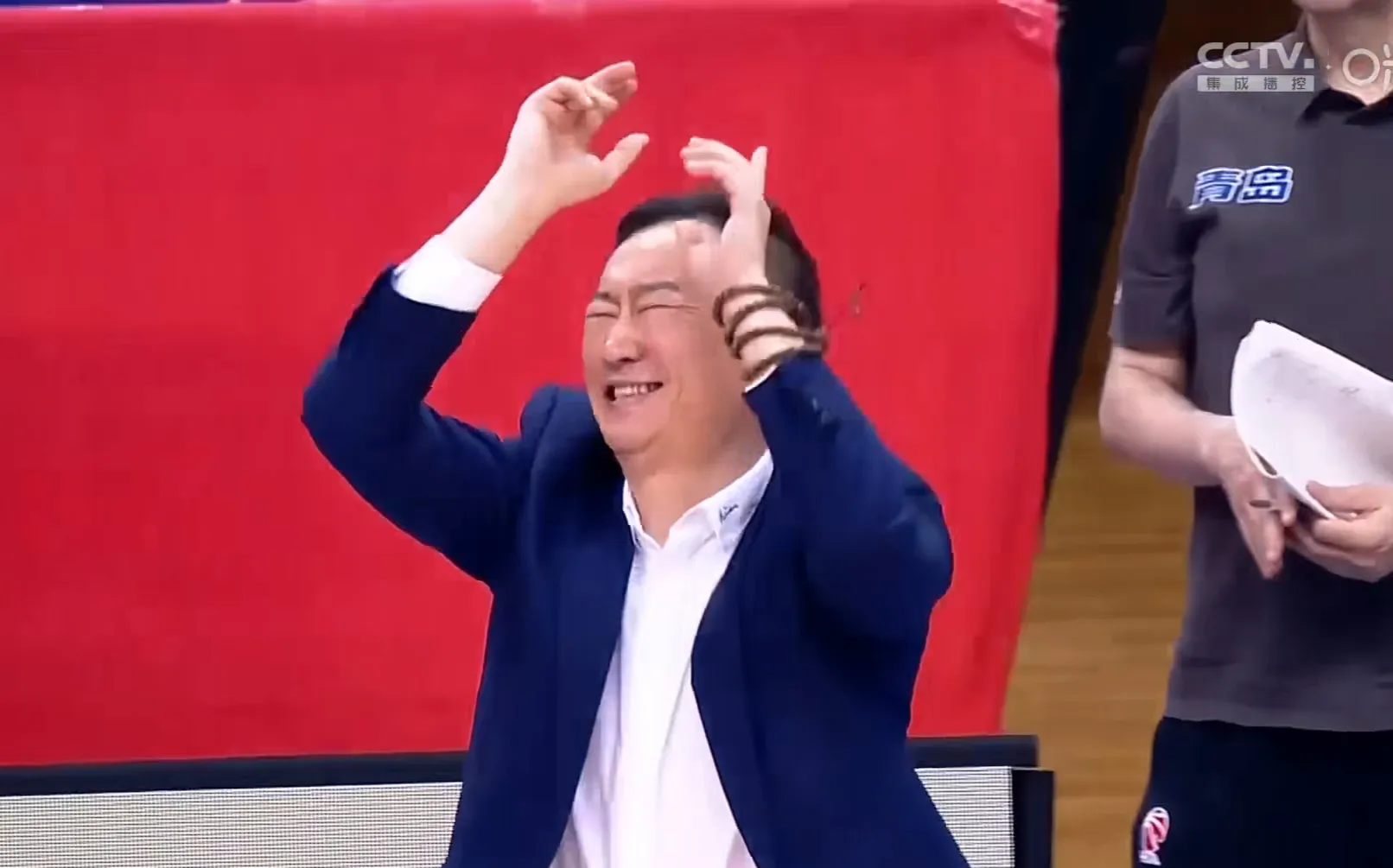 开云体育-一场激烈的比赛引发观众激情