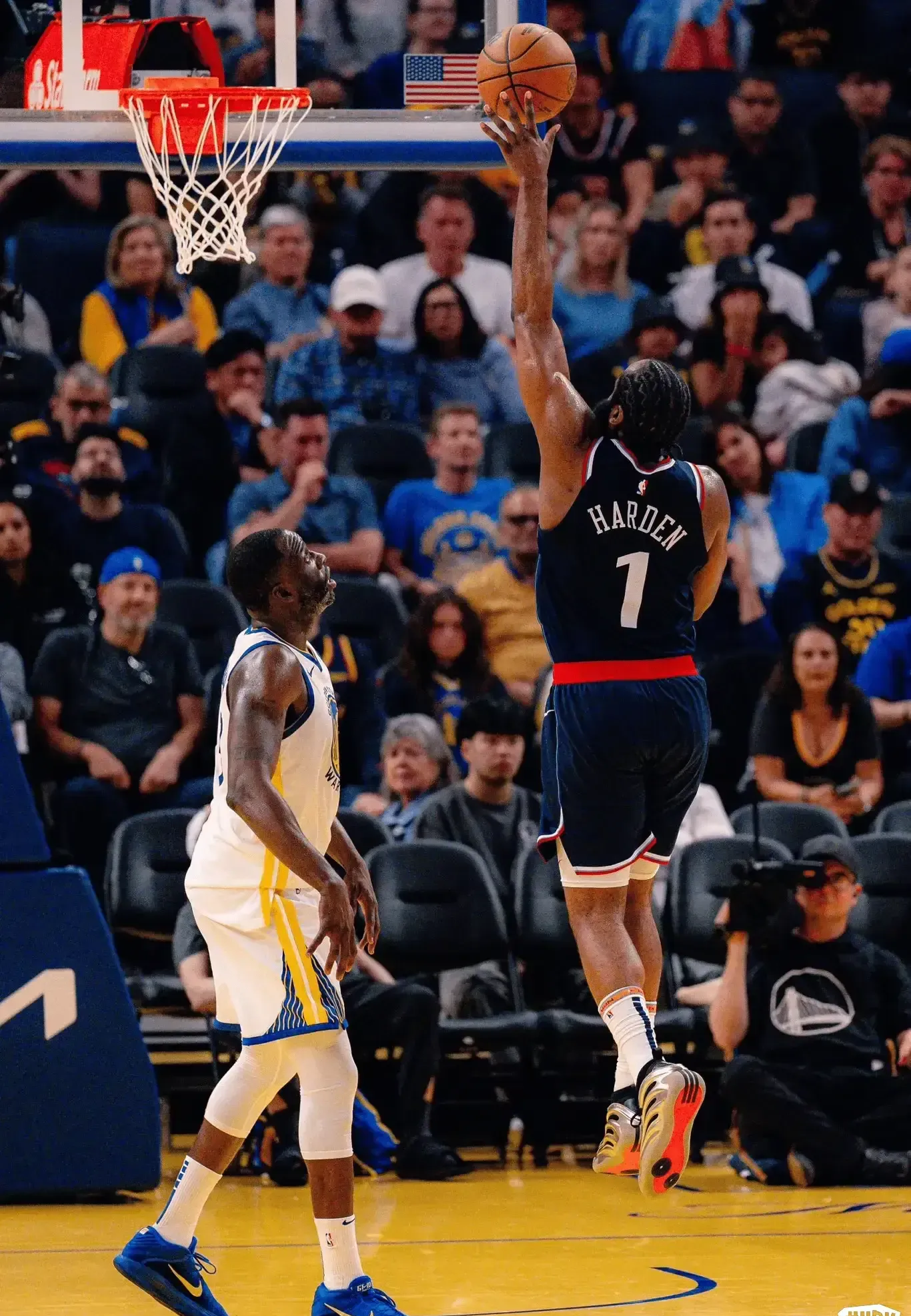 火箭再战胜勇士，哈登最后时刻绝杀带队全胜