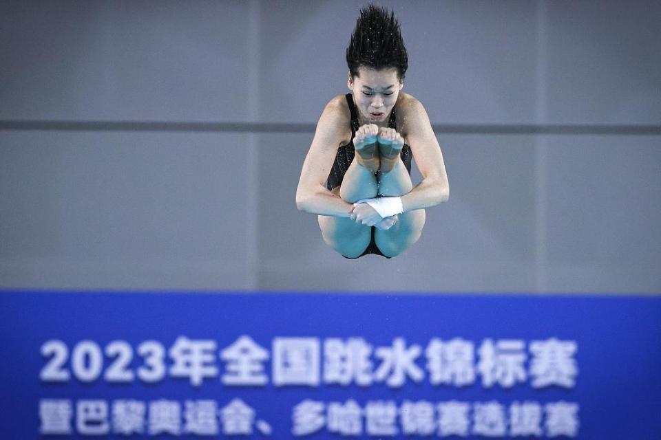 开云体育APP下载-全国游泳冠军赛跳水选手实力超群，夺得金牌