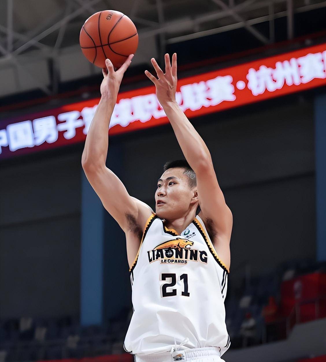 开云APP-河南男篮取得关键胜利，士气高昂