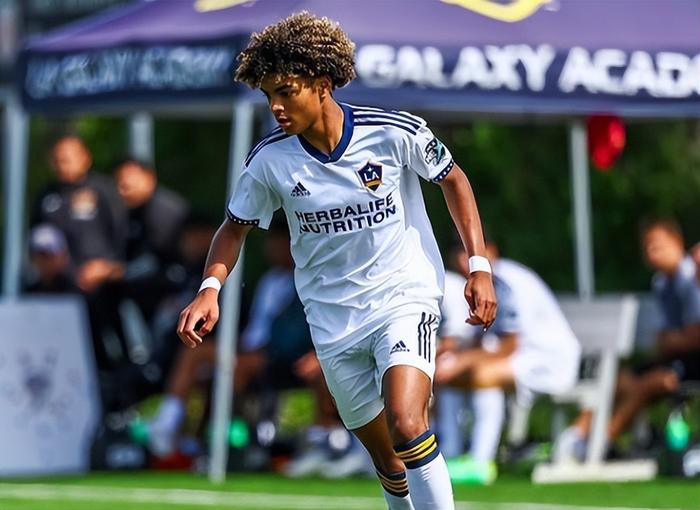 开云体育-多特蒙德俱乐部签下年轻天才球员