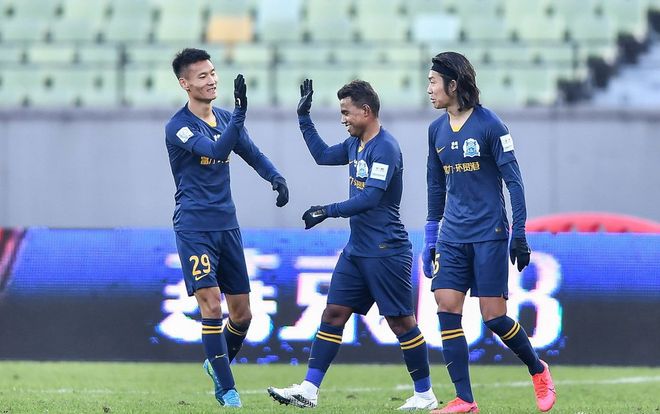 开云体育APP下载-广州富力对阵山东鲁能，备战火力全开全力拼搏