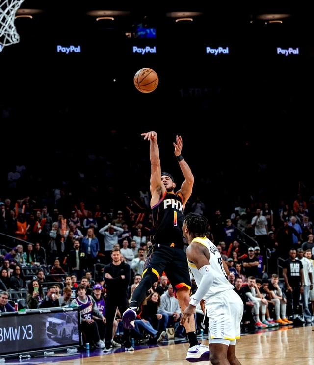 马刺逆转胜利，球队展现顽强斗志赢得胜利