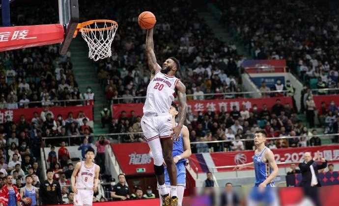 关于广东队遭遇河北队坚韧防线，难以突破的信息