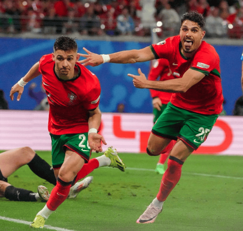 包含葡萄牙队球员表现出色，取得关键胜利的词条