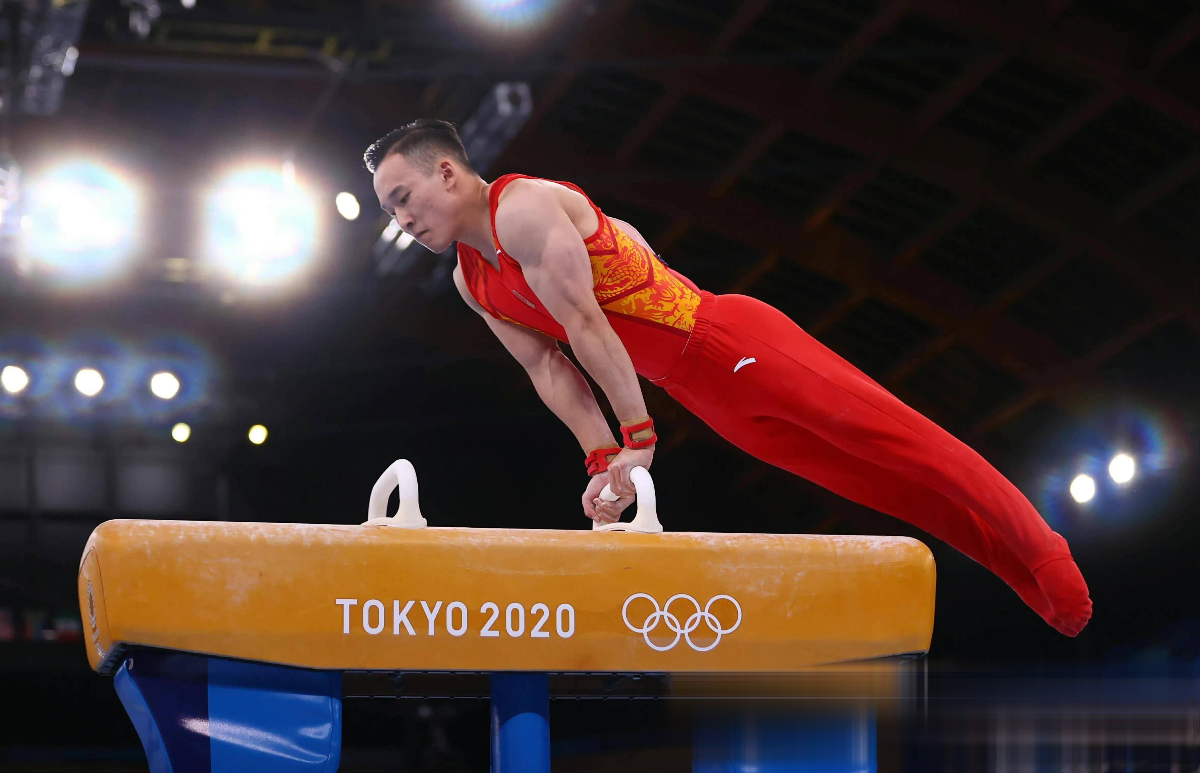 体操男子团体在团体赛中力压对手夺冠