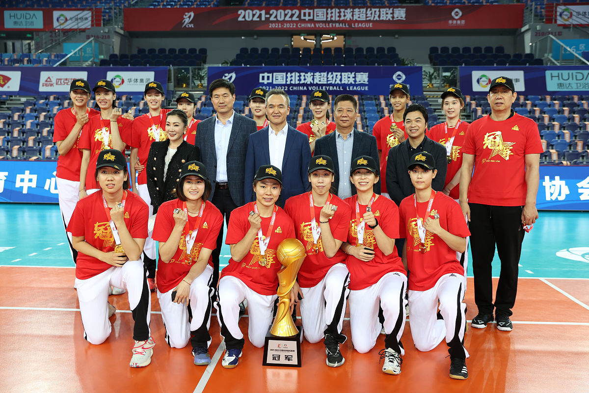 开云下载-克罗托内客场艰难取胜，斩获三分