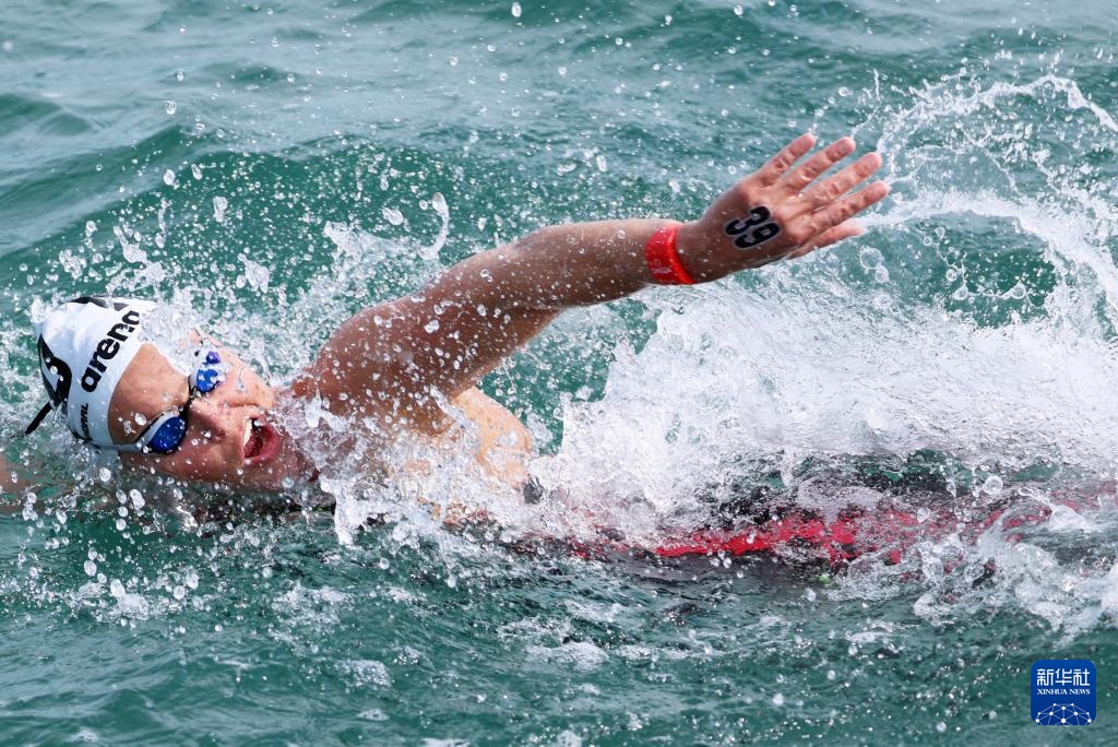 荷兰游泳选手尽显实力，晋级决赛