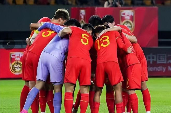 精彩足球大战悄然开启，中国队斗志昂扬