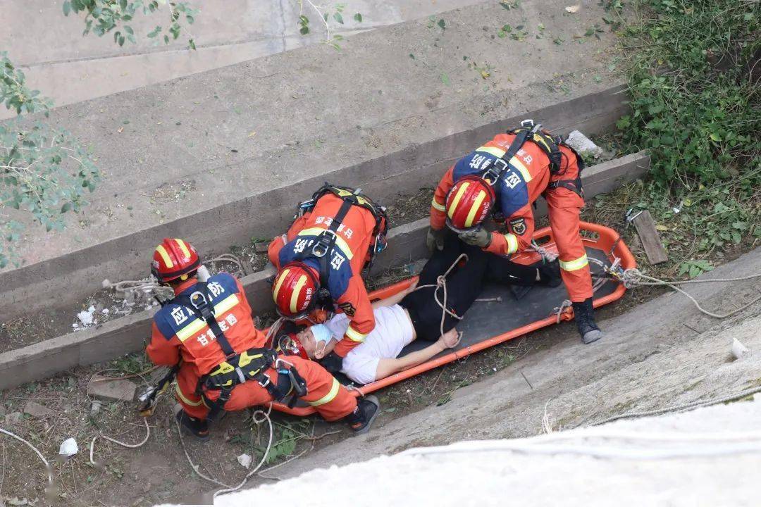 包含甘肃队全队沉重失利，主教练反思战术的词条