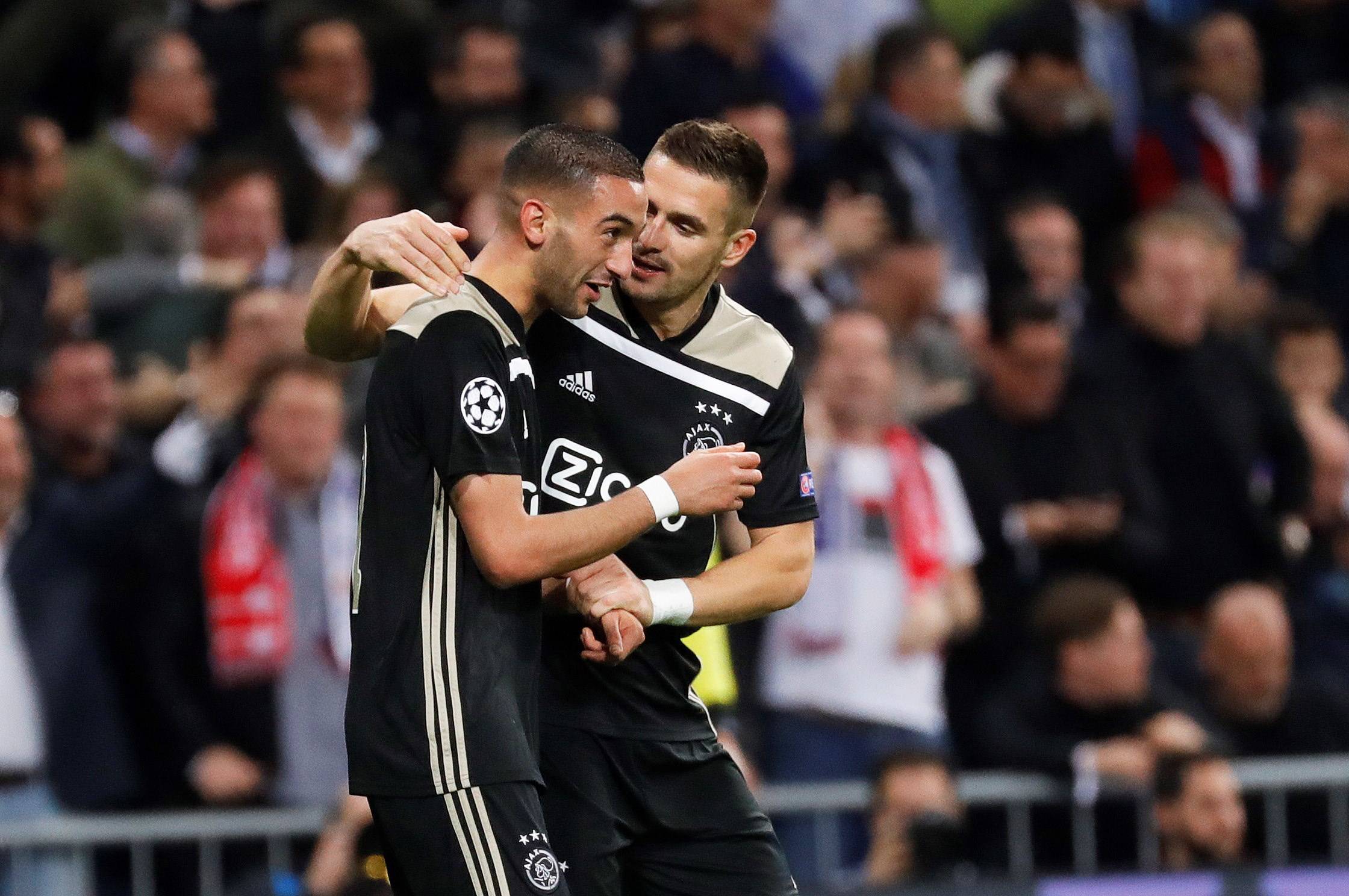 包含博洛尼亚客场挑战维罗纳，希望结束连败的词条