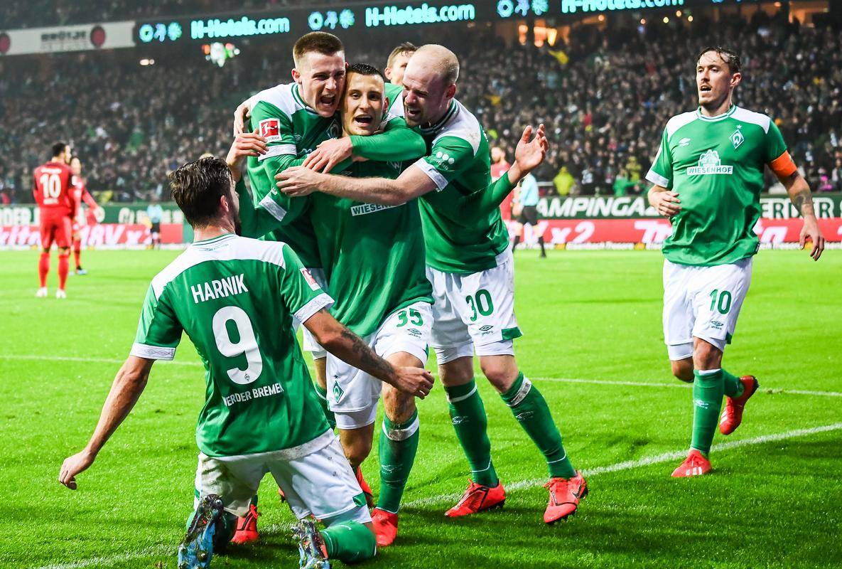 沃尔夫斯堡球员团结一致，迎战强敌