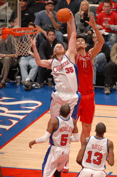 哥伦比亚篮球联赛决赛激动人心，球员全情投入