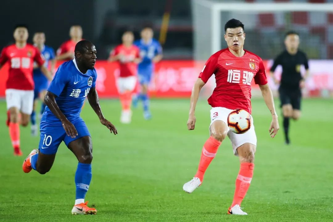 广州恒大战平对手，保持不败战绩