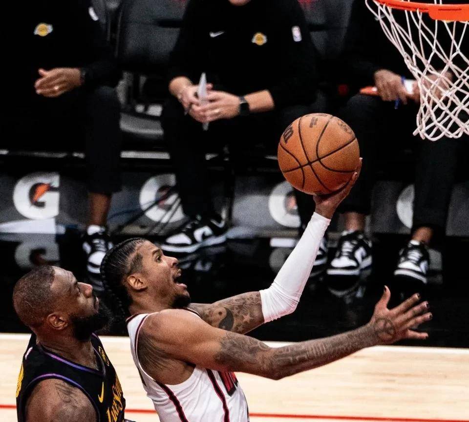 关于骑士客场击败活塞：列维尔兰德发挥稳定率队轻松赢球的信息