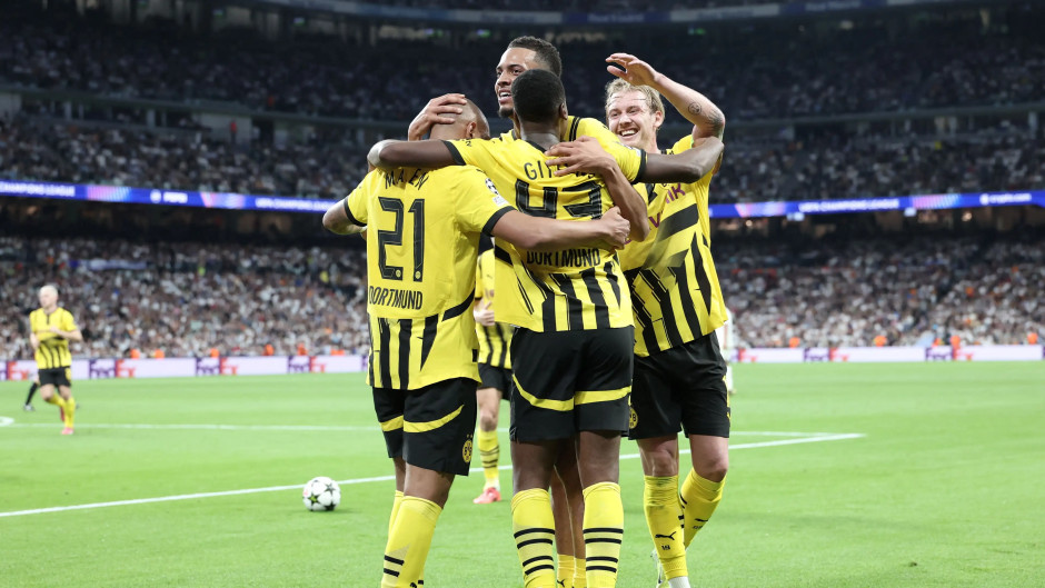 包含多特蒙德战平莱比锡，保持不败纪录的词条