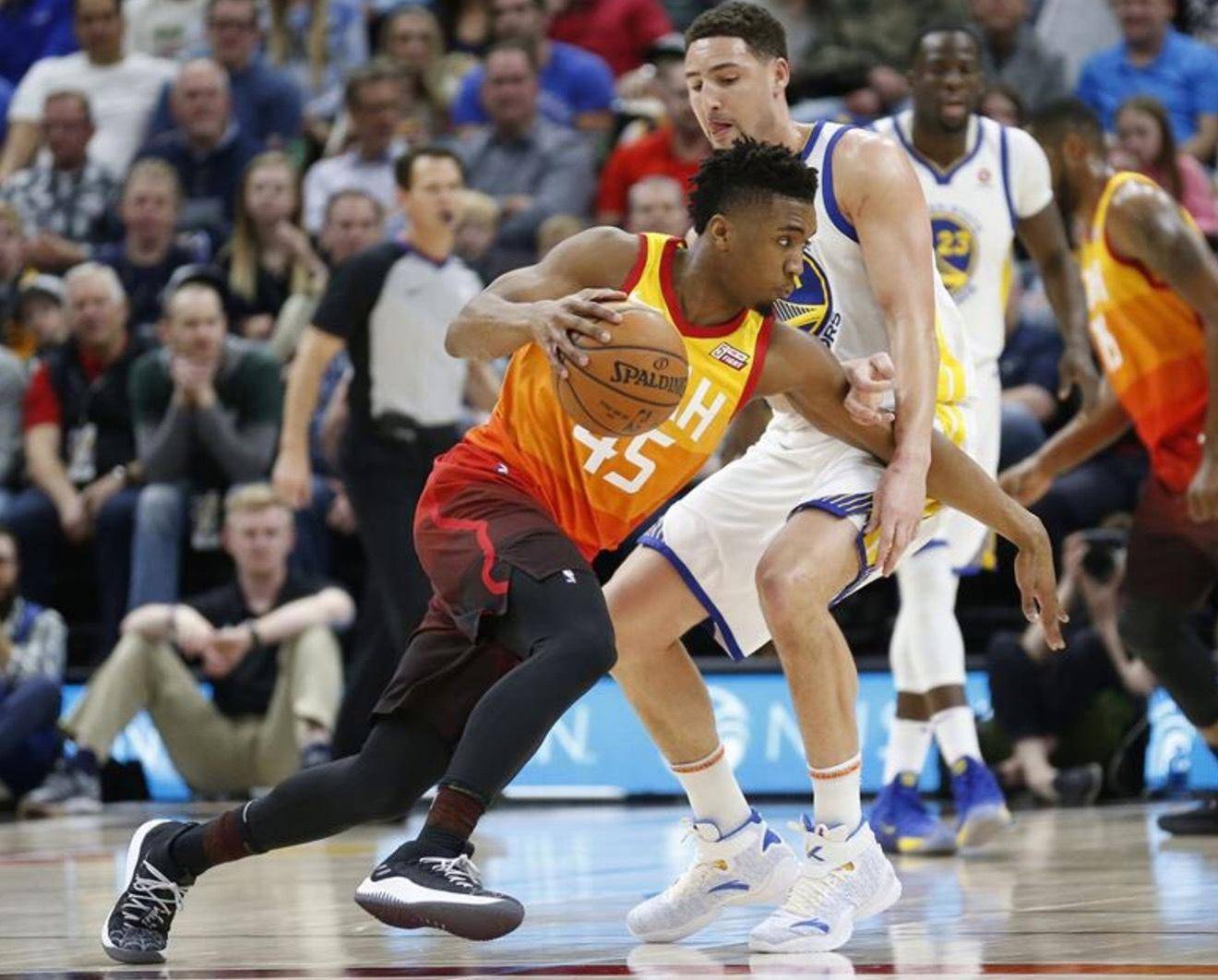 爵士主场告捷，力挫步行者晋级下一轮