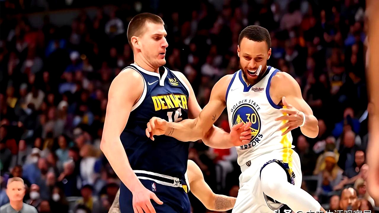 关于篮球巨星库里带领球队取得胜利，完美发挥的信息