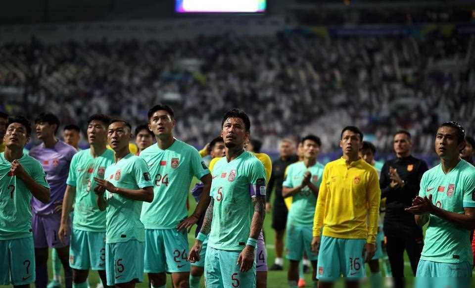 汉堡球迷抗议主场失利，对俱乐部施压