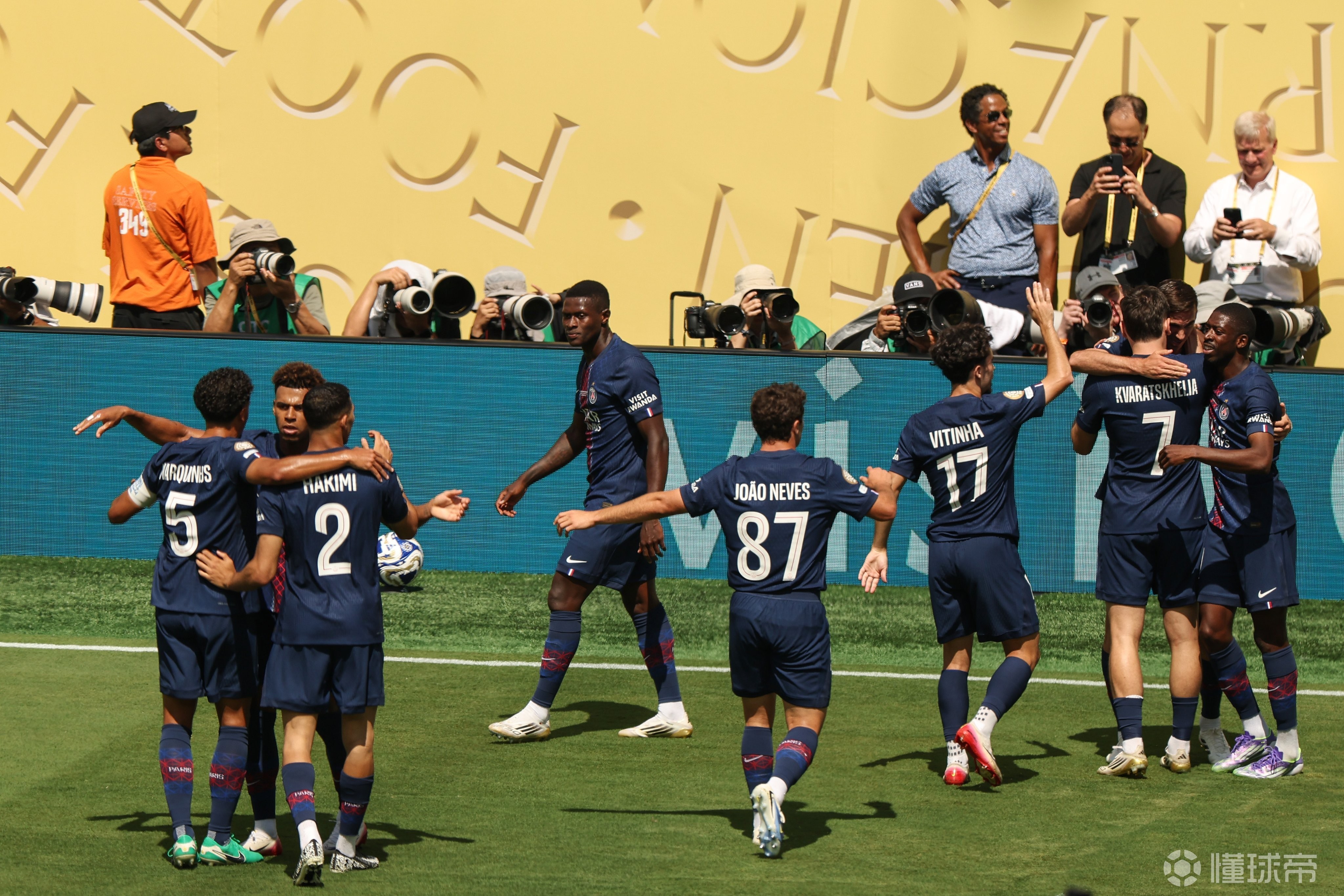 包含皇马争取胜利，优加拉特马瑟纳葡萄牙站出制胜之地的词条