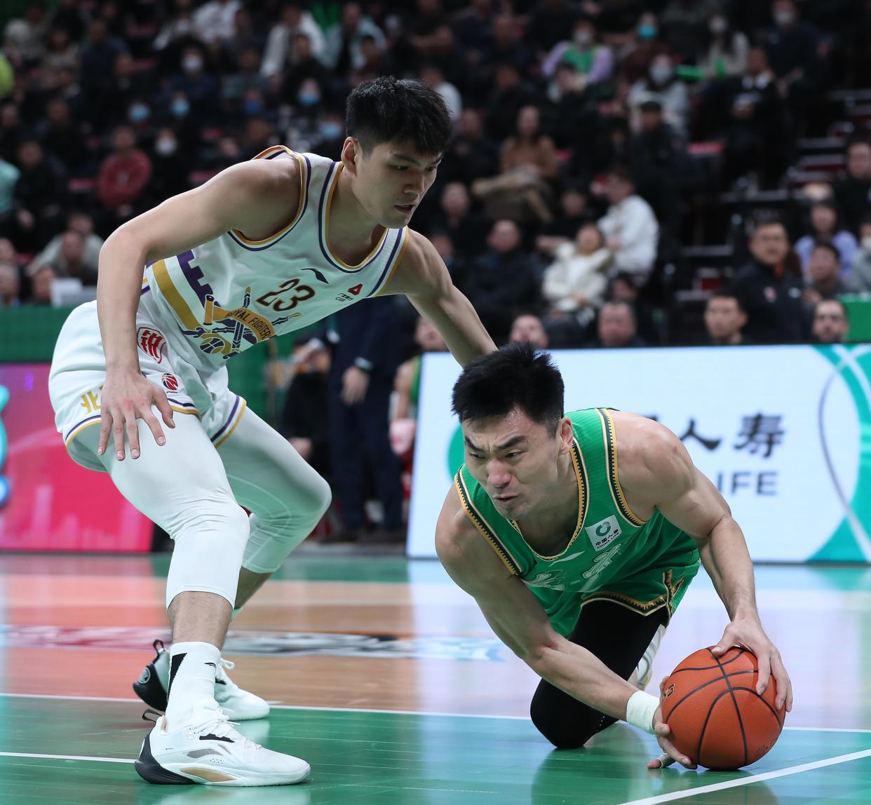 开云体育APP下载-惊险悬念！中国篮球联赛即将迎来一场备受瞩目的对决！的简单介绍